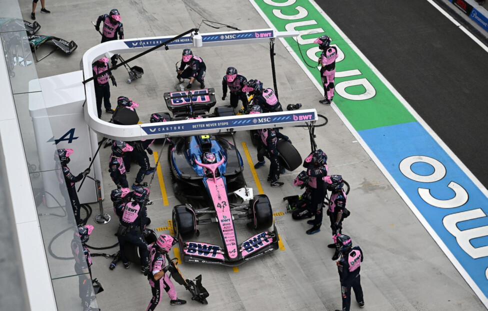 Las “eternas” detenciones en boxes fueron claves para quedar tan relegado.