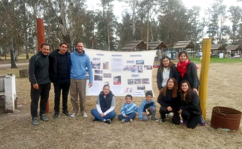 El grupo de "Pampa Ayuda" en el Parque Termal de Larroudé.