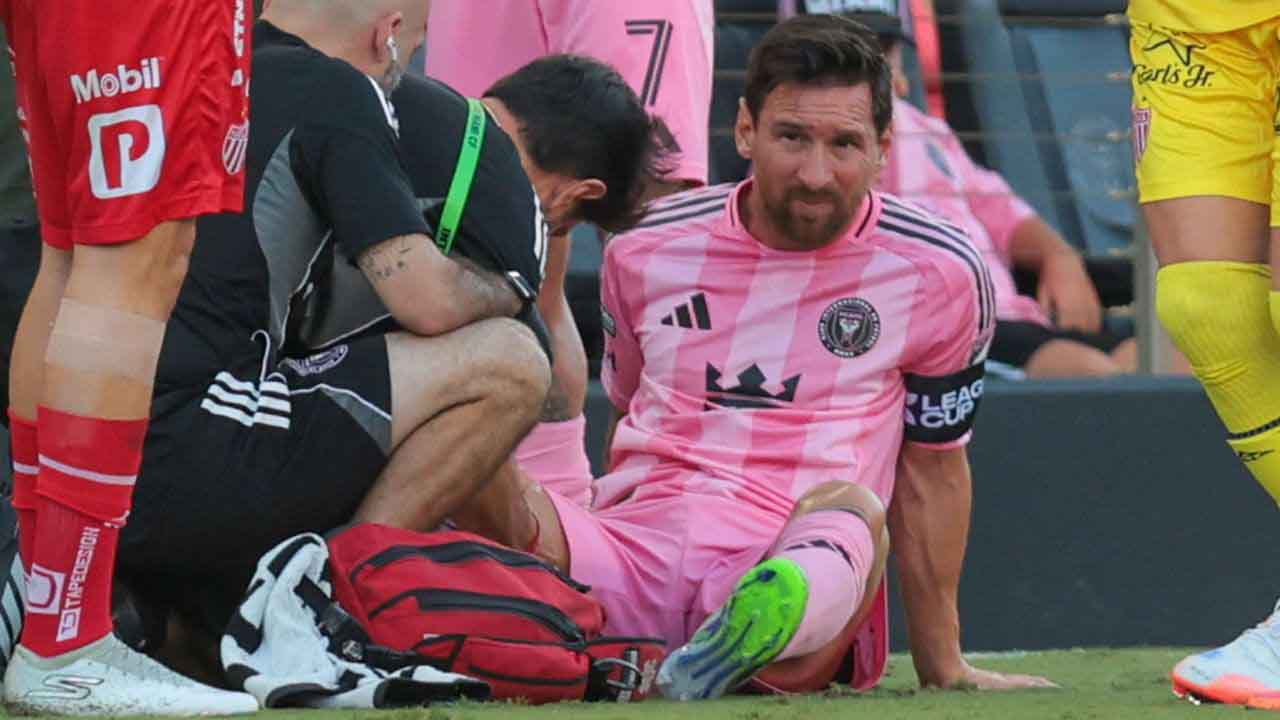 Messi tiene para unos días de recuperación pero confían que esté para el partido con Venezuela.