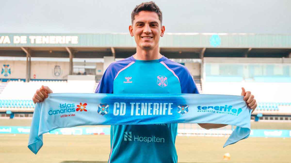 Facundo Agüero en la presentación oficial como jugador del Tenerife.