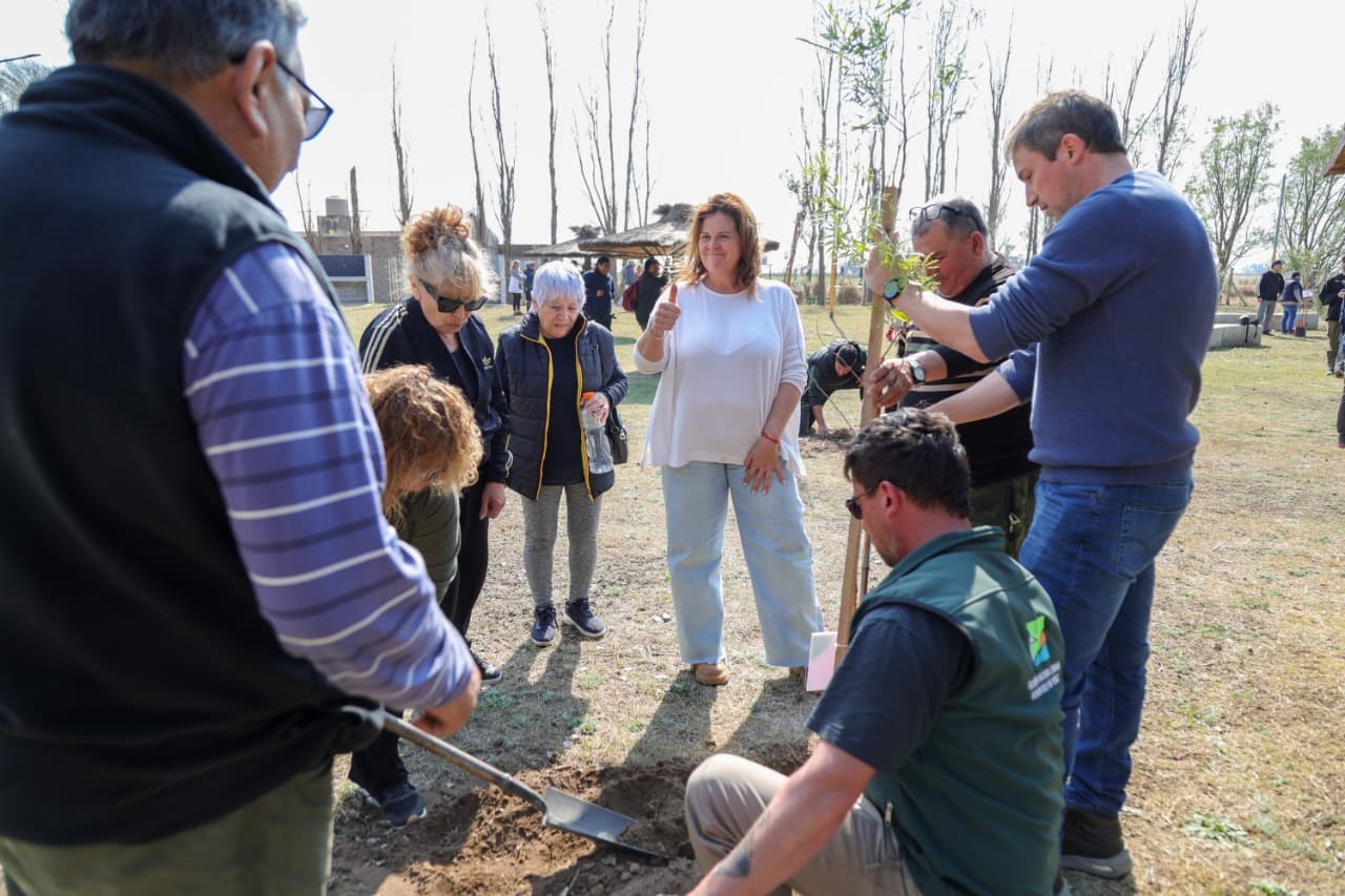 La intendenta Alonso participó de la actividad junto a otros funcionarios municipales.