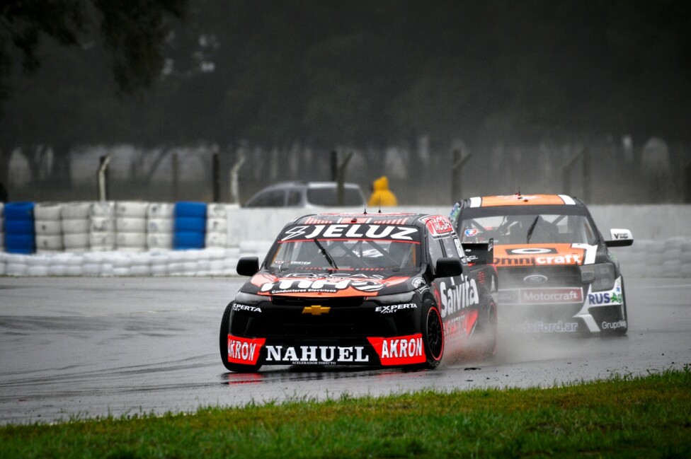 Canapino y su S10 triunfaron en la mojada pista riocuartense.