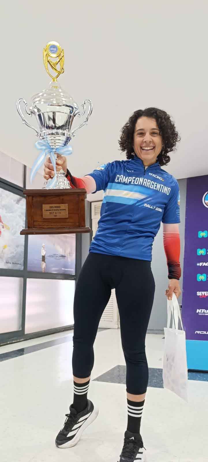 Yésica no para de celebrar.