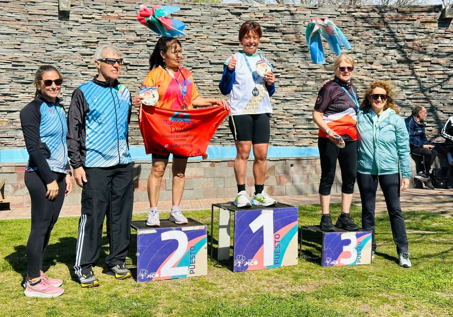 Una de las premiaciones tras la disputa de la cuarta fecha.