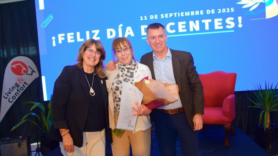 Se distinguió a Laura Lis Martínez, por su trayectoria educativa.