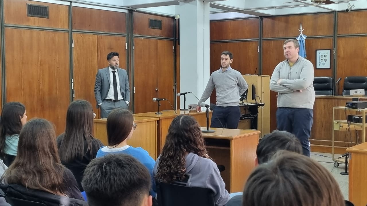 La charla fue brindada por el juez Pregno y los fiscales Cupayolo y Rebechi.