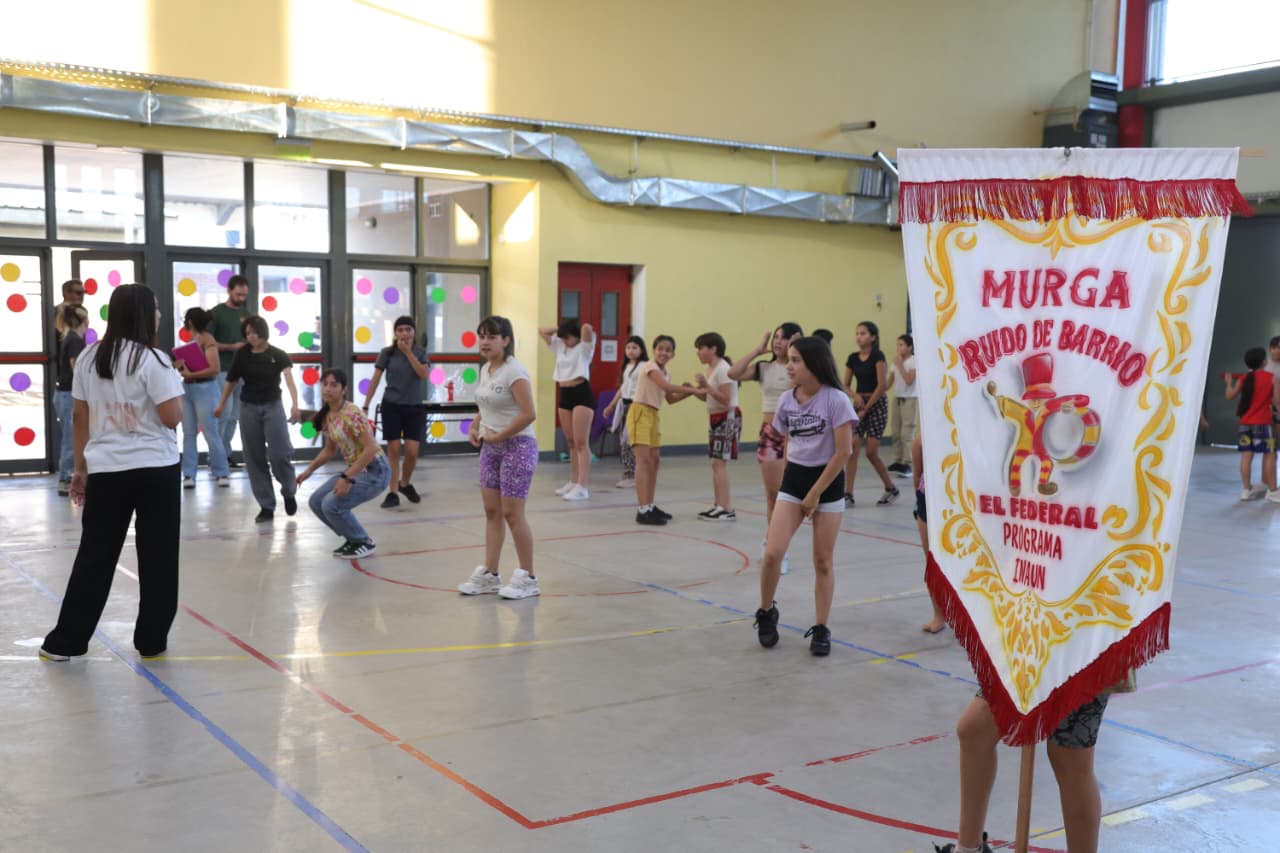 Murgas barriales animarán esta tarde “la previa” en El Parador.