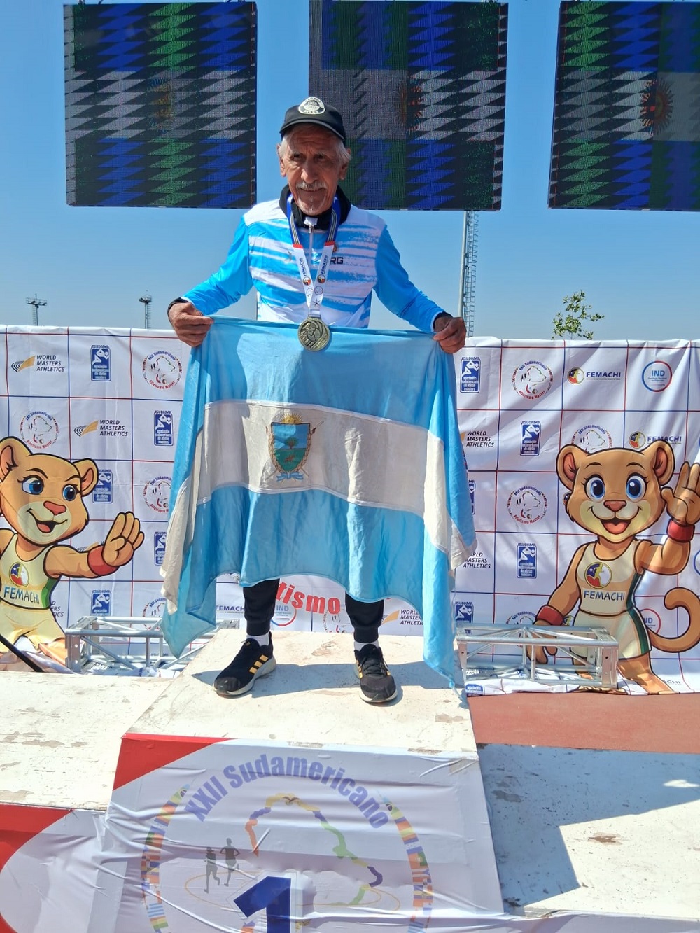 Ernesto Galván, doble oro: 6k de Cross Country y 5000 llanos.