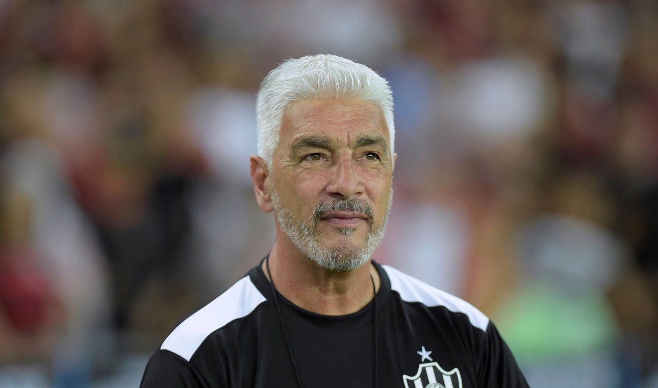 De Felippe no seguirá como DT del "Ferroviario".