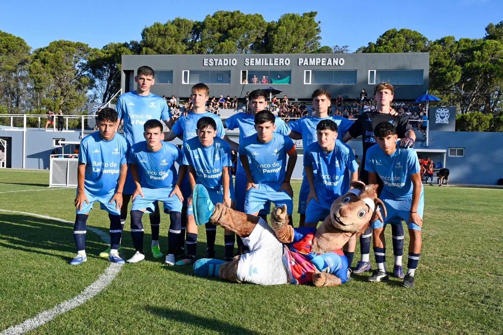 El fútbol masculino sumó su tercer triunfo y buscará el oro.