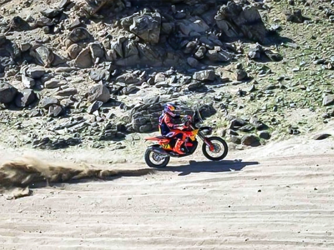 Luciano Benavides abordo de su KTM