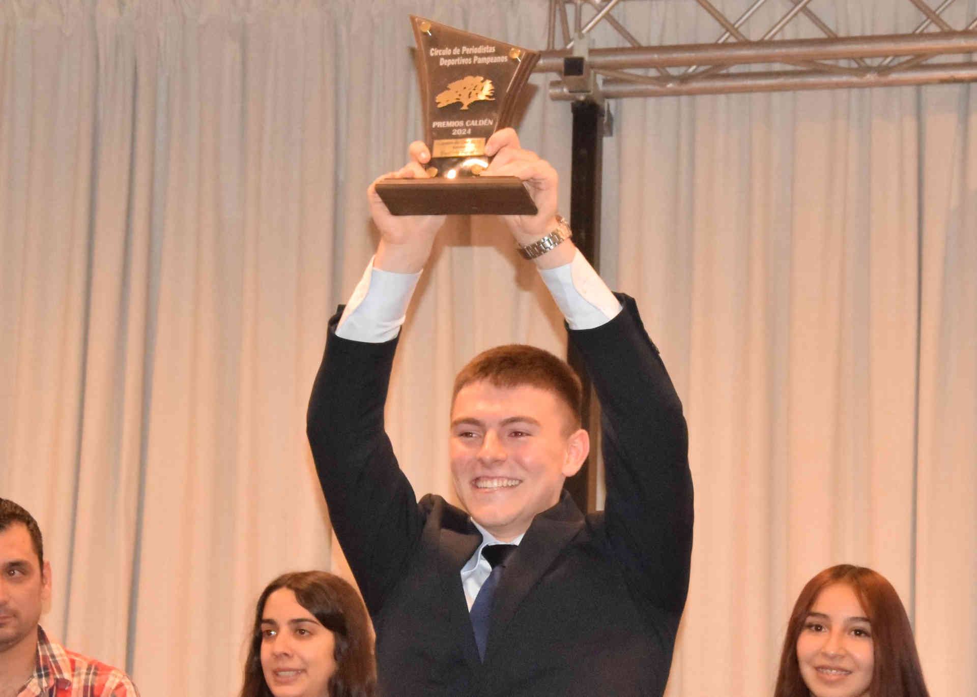 Bautista Bordón y su premio en 2024. Hoy conocerá a su sucesor o sucesora.