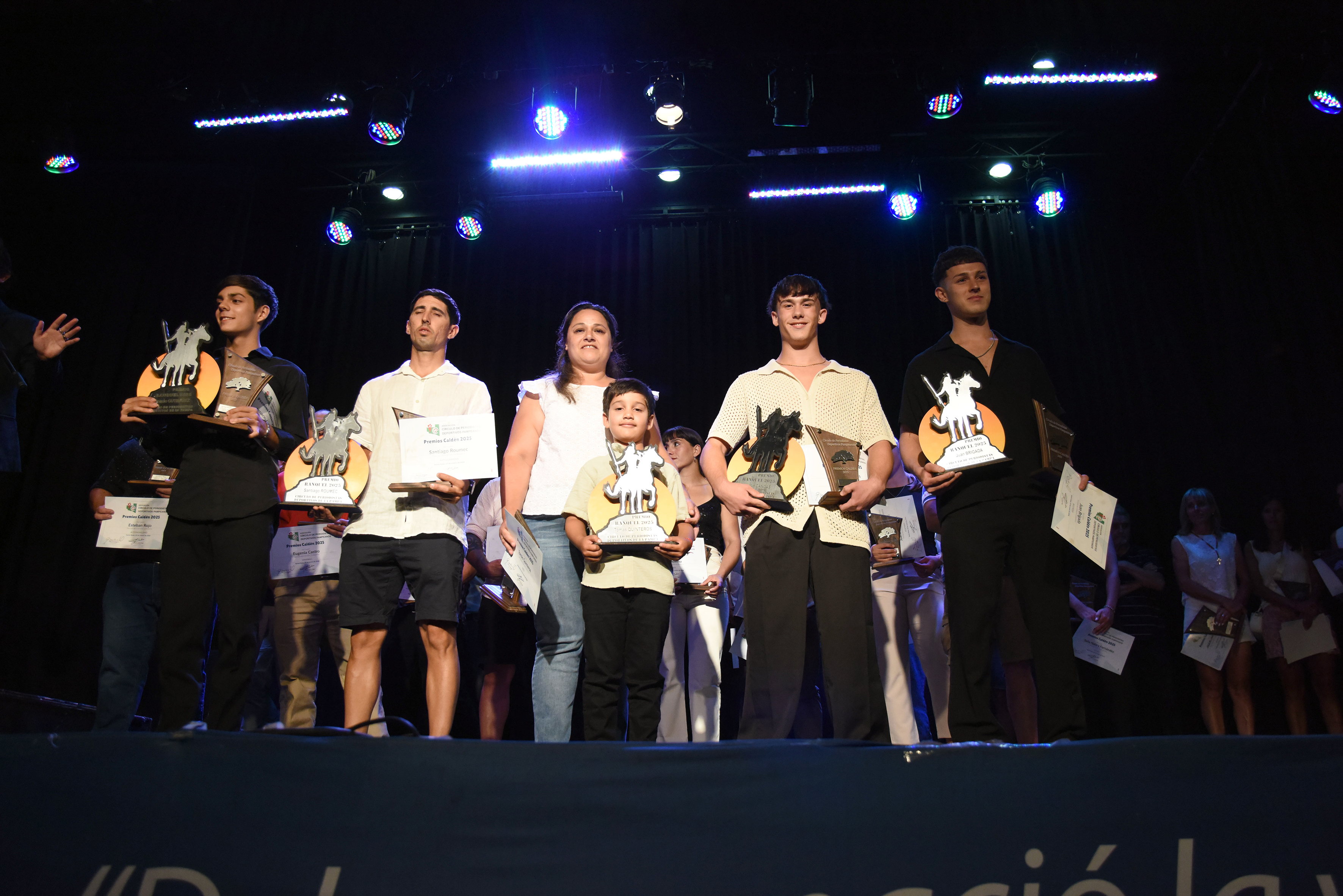 Los cinco ganadores del premio “Ranquel” que compitieron por el “Caldén de Oro”.