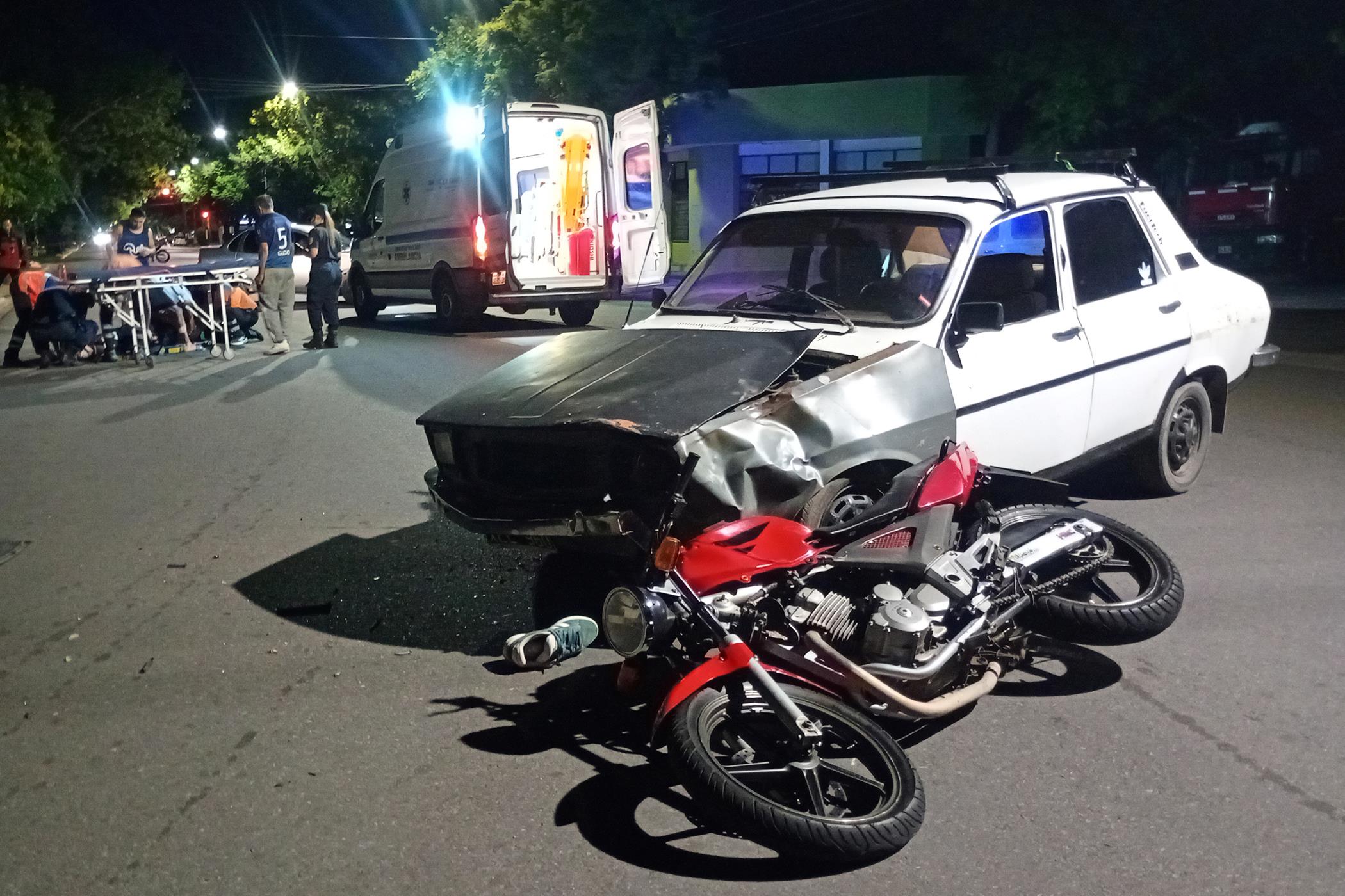 Un Renault 12 y una moto chocaron en la intersección de 9 y 114