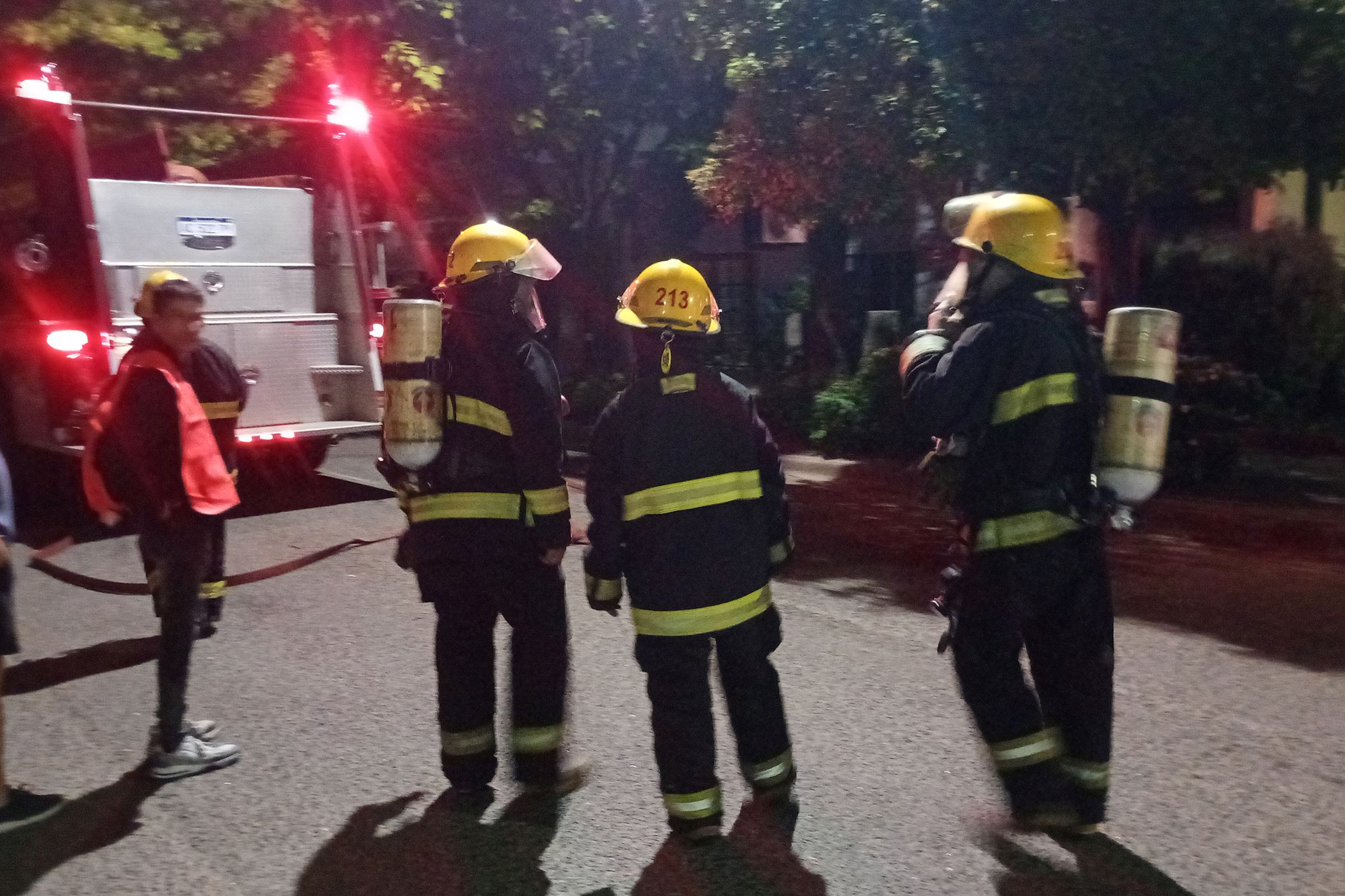 Bomberos actuaron en un incendio en calle 2 y 5 bis.