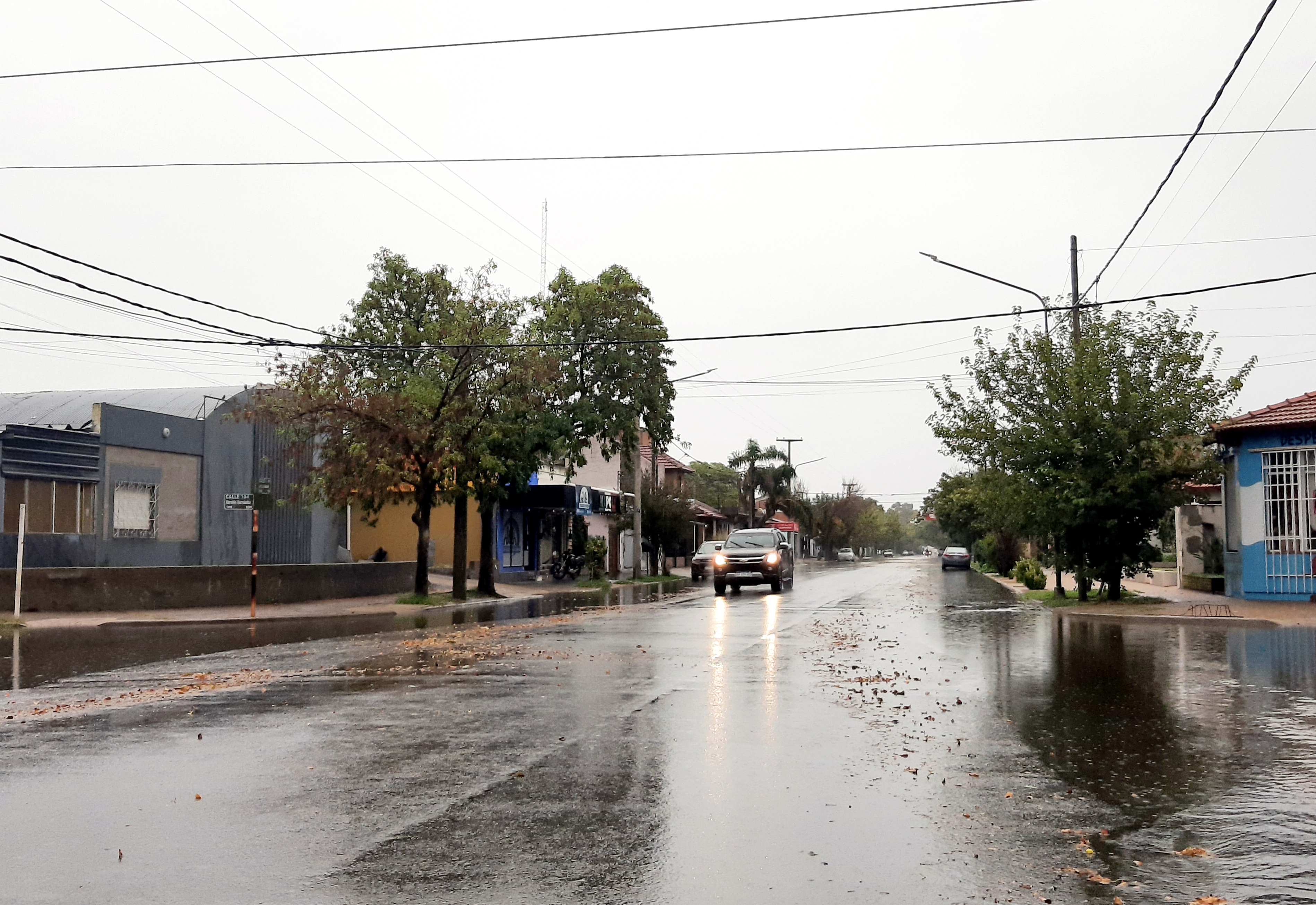 Las calles piquenses volvieron a cubrirse de agua de lluvia.