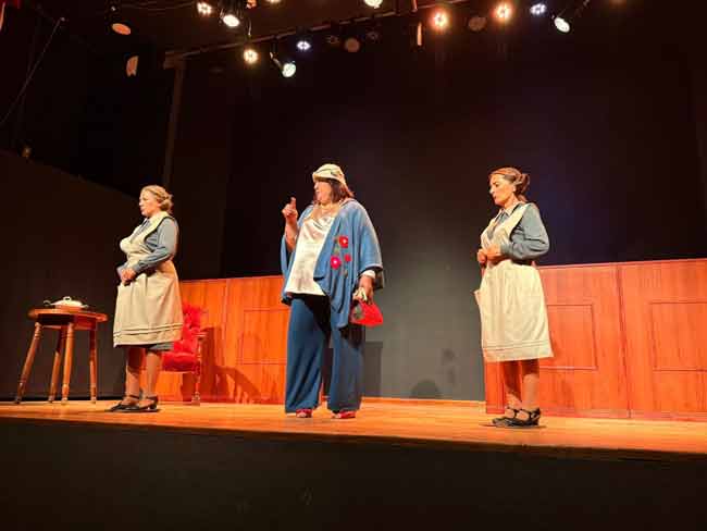 Con buena respuesta de parte del público y una muy buena propuesta artística, se desarrolló la primera noche de “Teatro en Otoño”.