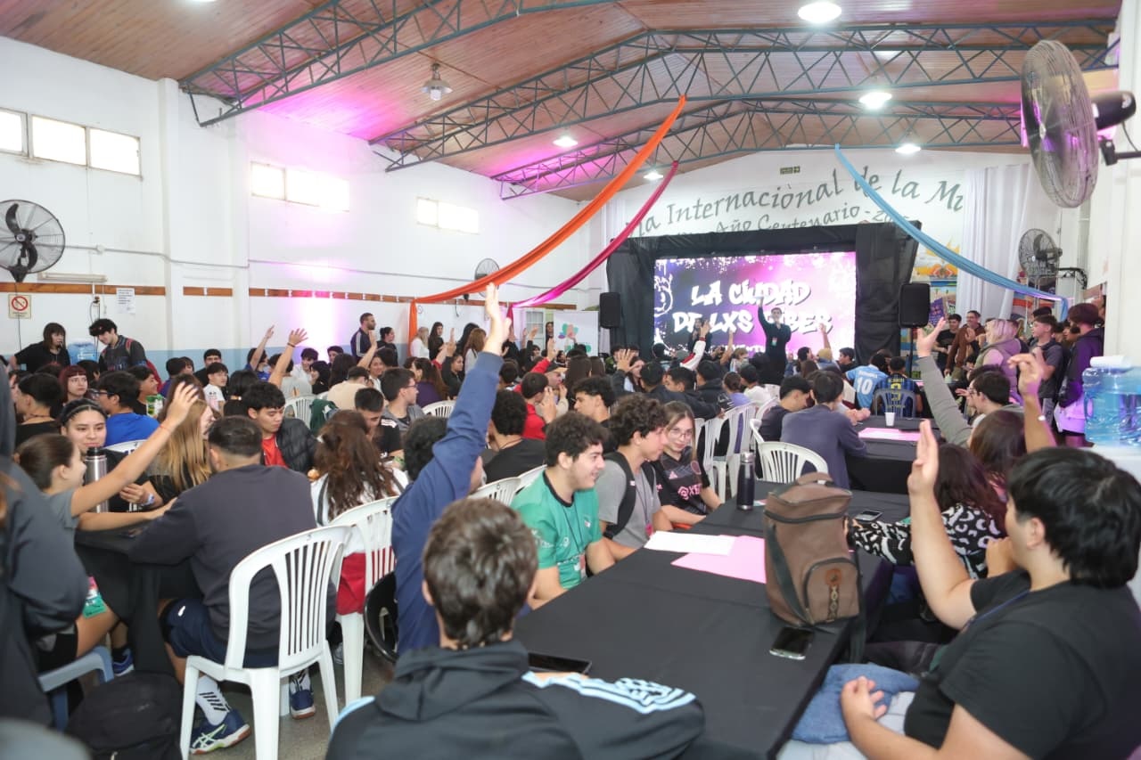 La actividad reunió a un gran número de jóvenes en el salón de Jubilados Docentes.