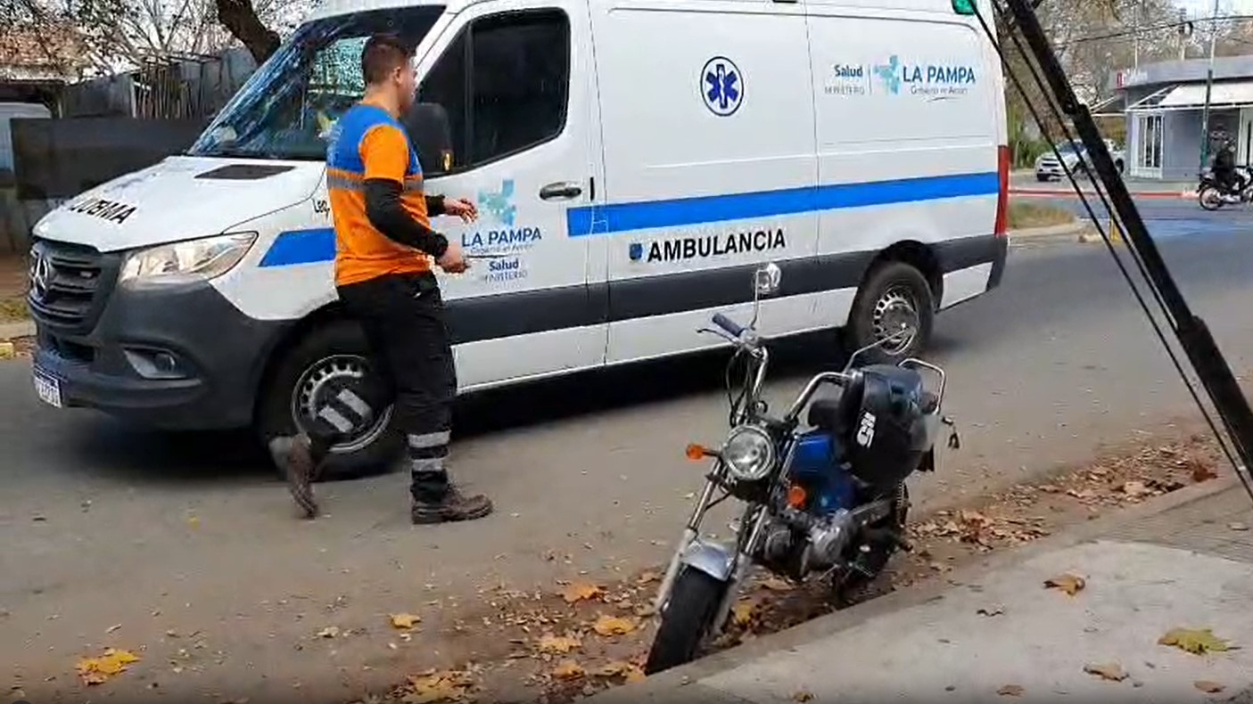 El SEM asistió y traslado a una motociclista.