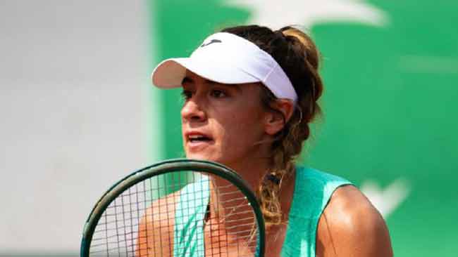 Solana Sierra, acción en césped.