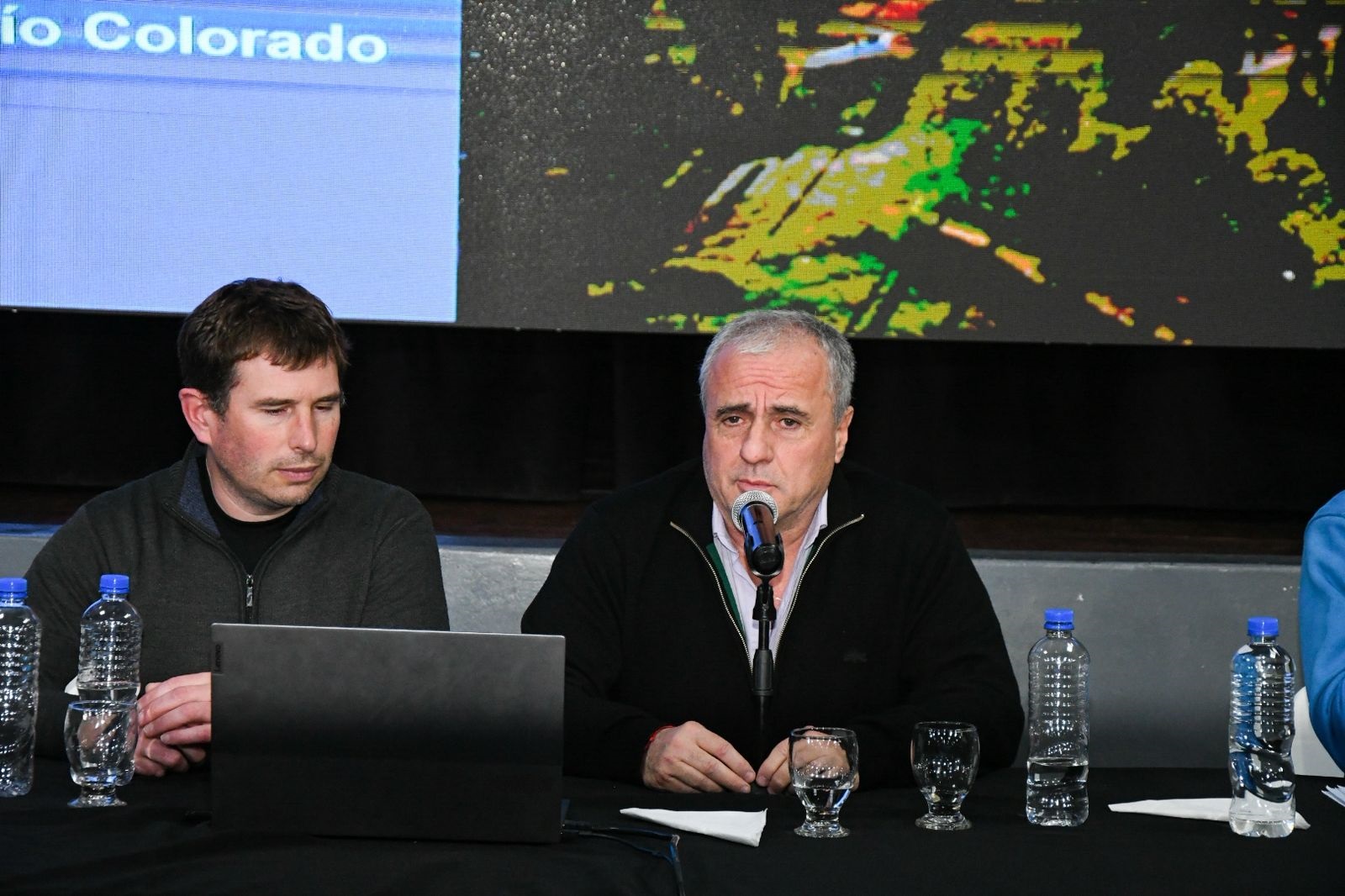 Iglesias y Mecca brindaron detalles de los controles al agua del río Colorado.