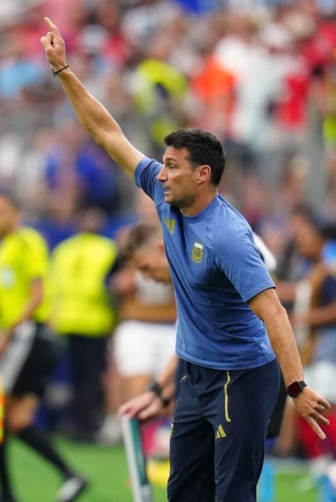 Scaloni durante el juego con Austria.