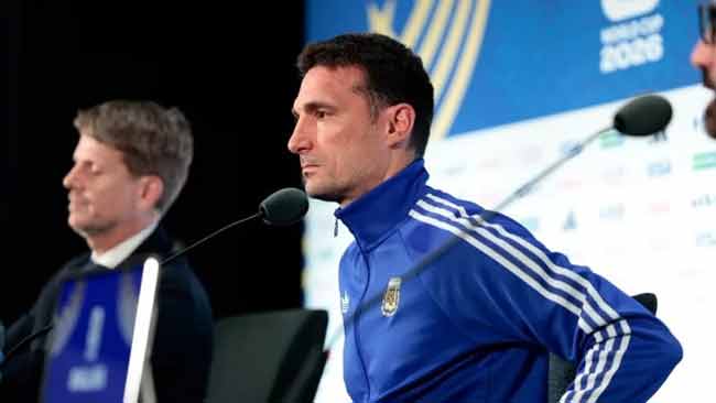 Scaloni, en conferencia de prensa.