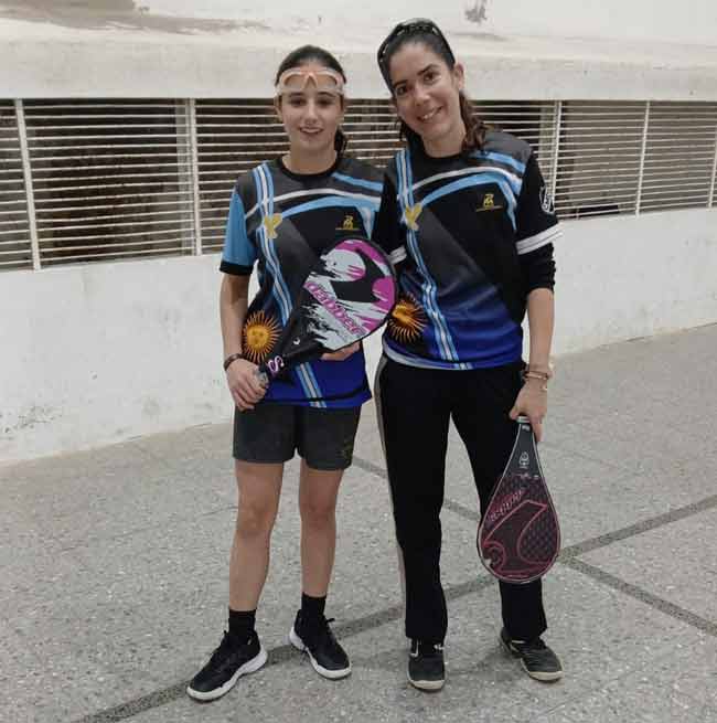 Ana Caballero y Victoria Pedraz (Maza B). Ganaron el Apertura en Damas Goma B.