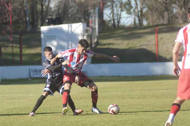 En su última presentación en casa, Costa venció a San Martín por 2-1.