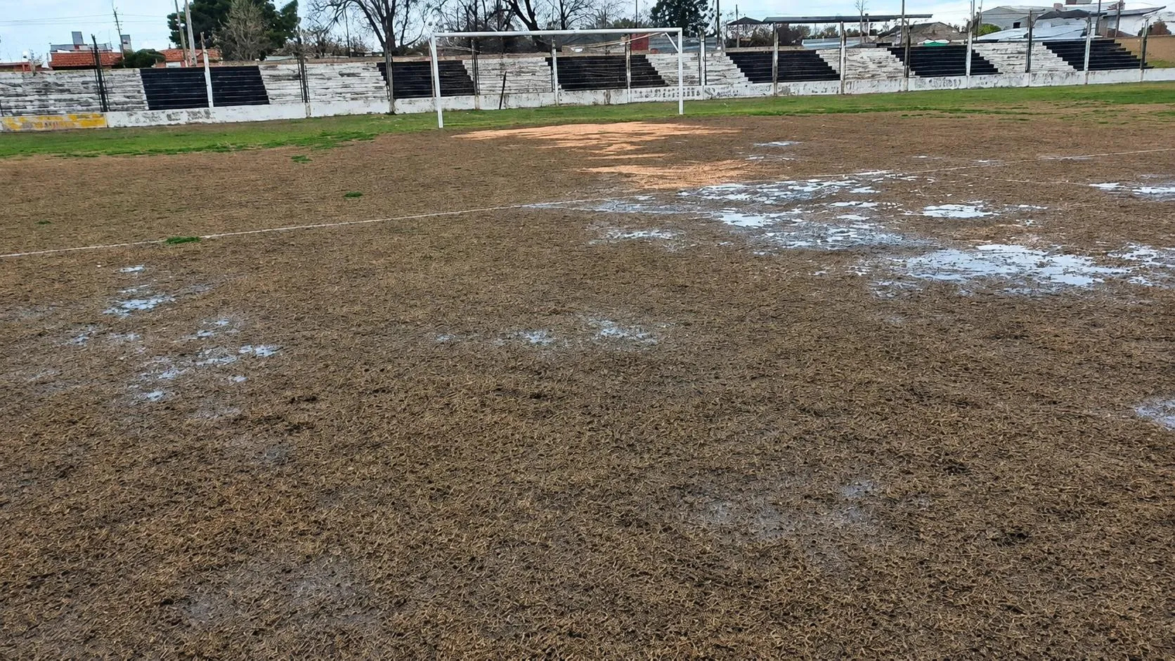 Por las lluvias en Santa Rosa, se suspendió la revancha de la final.