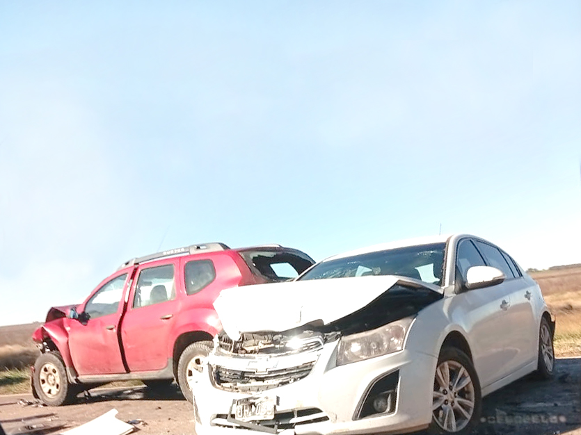 Dos vehículos involucrados en el siniestro vial.