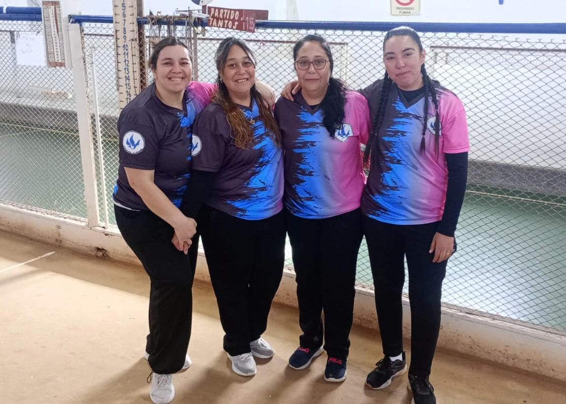 El equipo femenino que representa a Centro de Jubilados de Quemú Quemú.