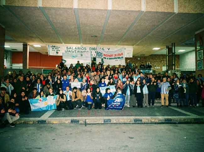 Todos juntos, en reclamo de la ejecución del Presupuesto Universitario.