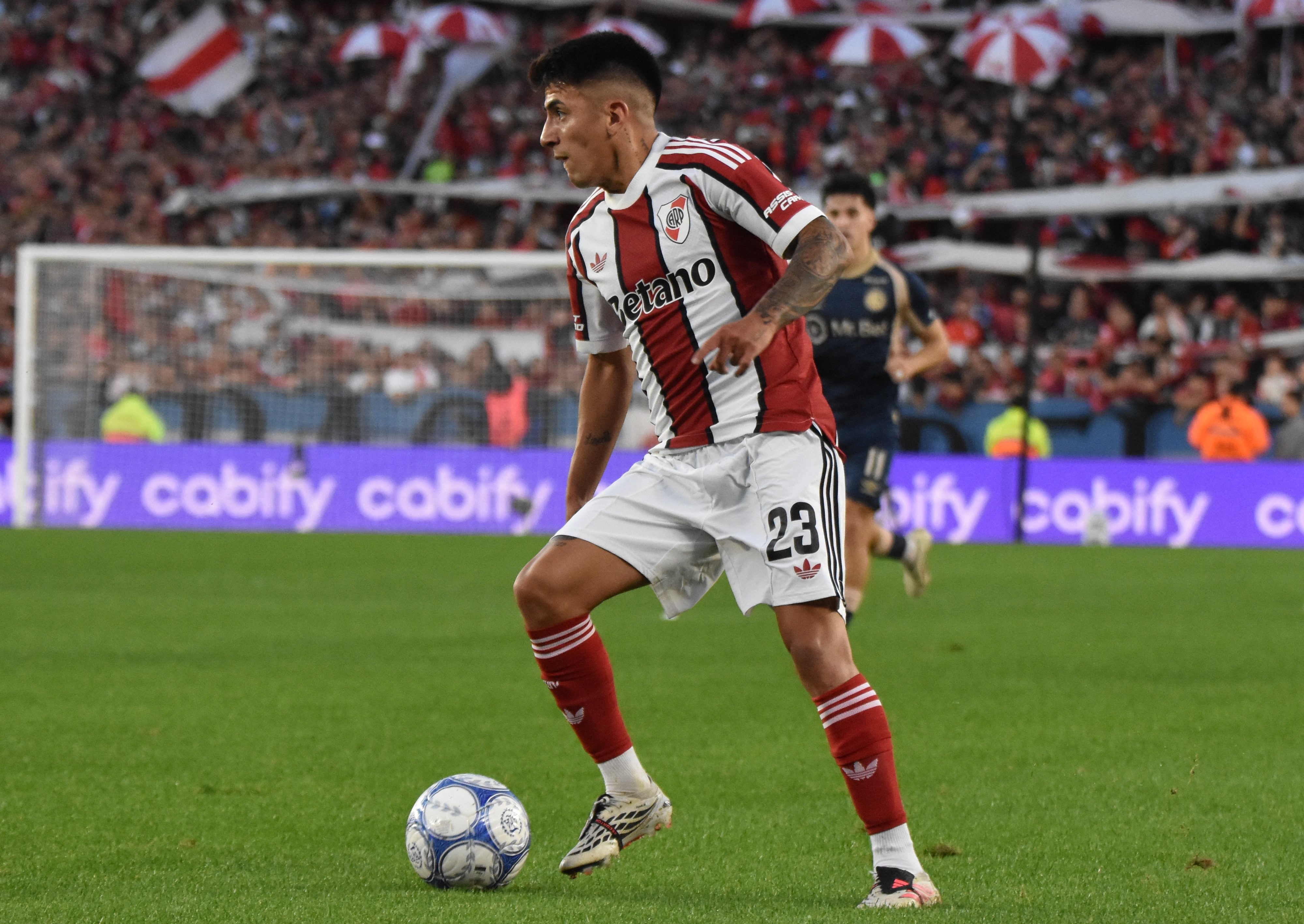 El Millonario venció 2-0 al Bicho en el Monumental y consiguió su primer triunfo en el Clausura.
