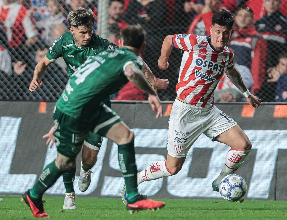 El Tatengue goleó 4-1 a Samiento.