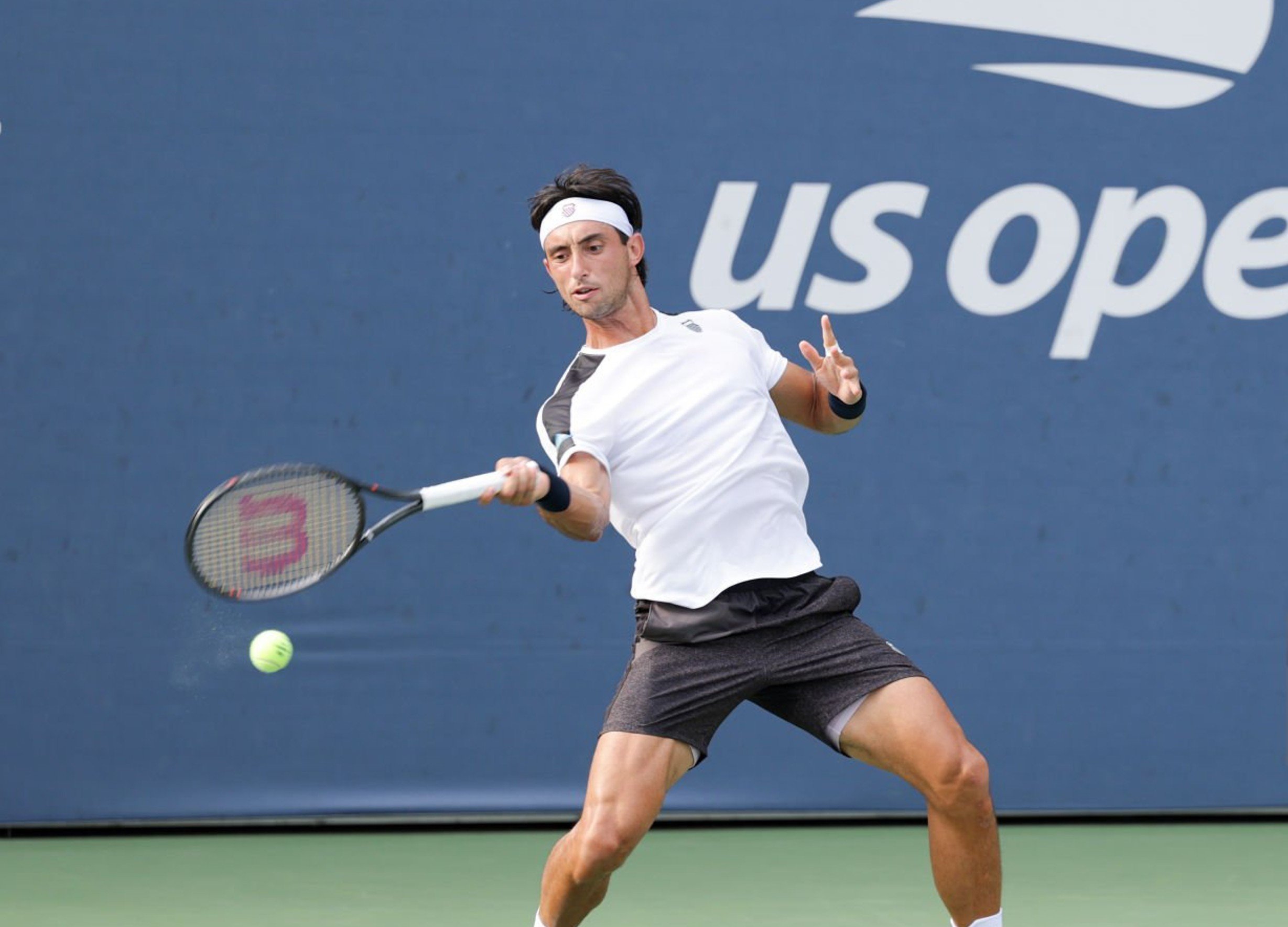 Tomás Etcheverry tuvo un sólido estreno en el US Open.