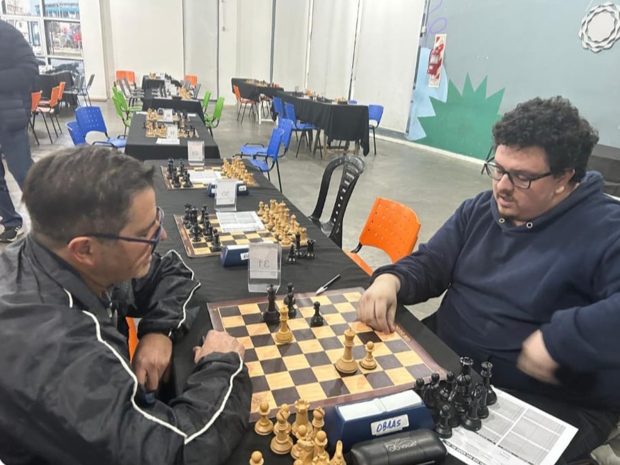 Ruiz frente a Leonardo Beherens, tricampeón de FASGBA.
