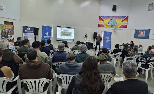 La actividad contó con la participación de productores y técnicos.