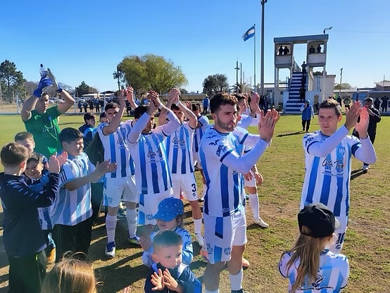 Deportivo Winifreda celebró una contundente victoria en el debut.