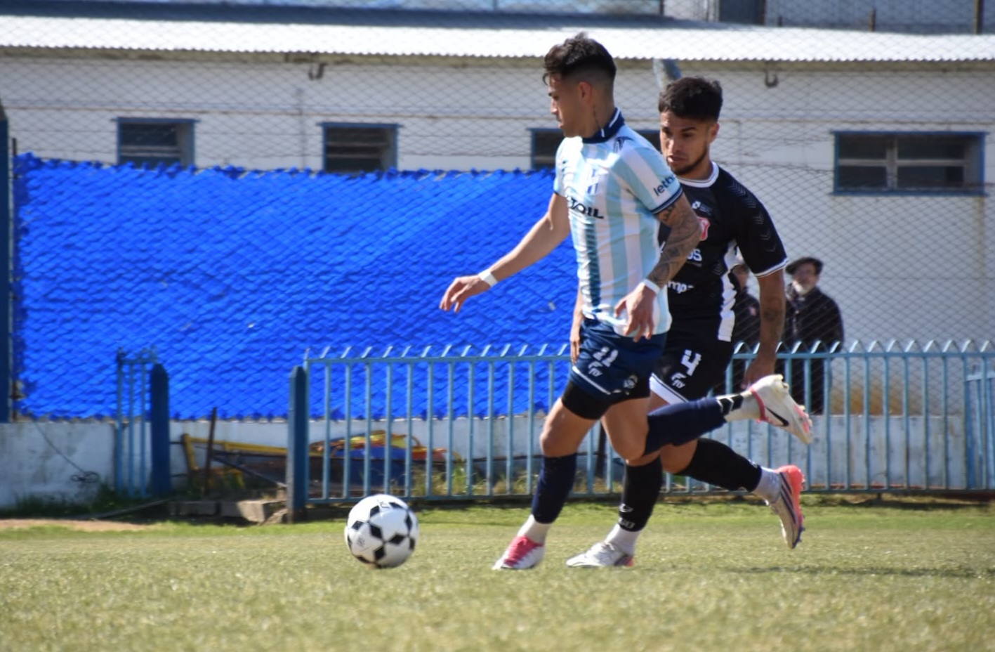 Costa ganó 2-0 en Alvear y tiene puntaje ideal en el Grupo B.