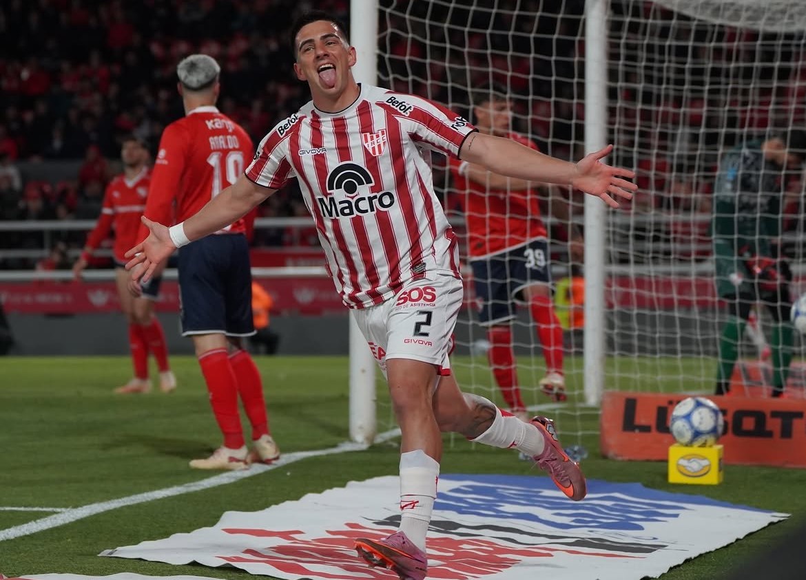 Hernán De La Fuente marcó uno de los goles de Instituto en Avellaneda.