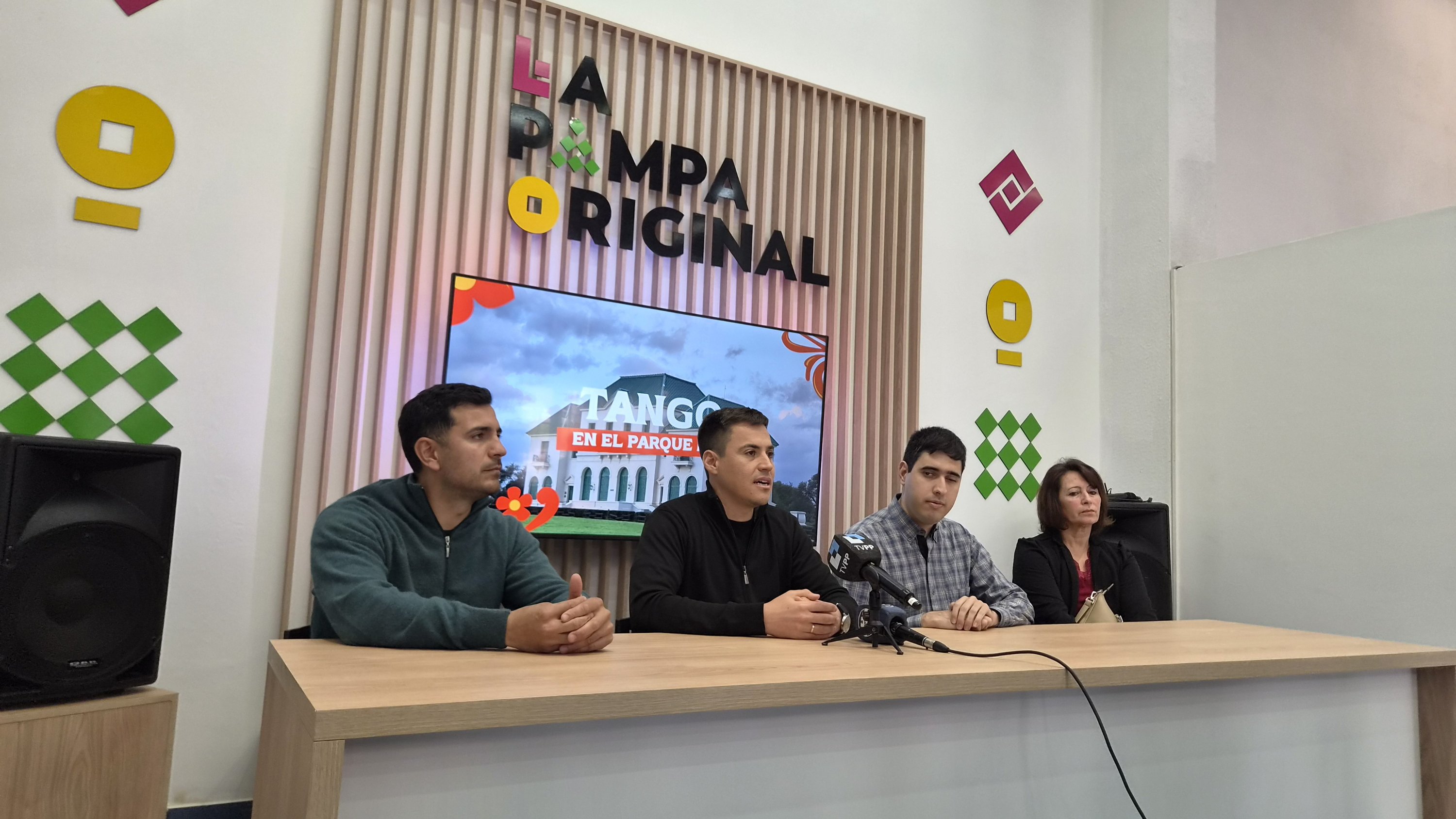 La actividad se presentó en la Secretaría de Turismo.