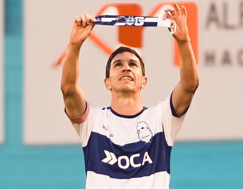 El festejo de Nacho Fernández con dedicatoria a Diego Maradona.