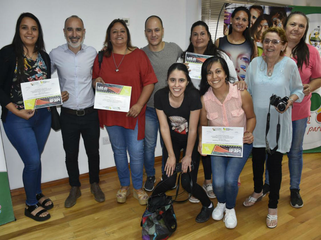 Idedi: 80 egresados de los cursos de formación laboral - maracódigital.net